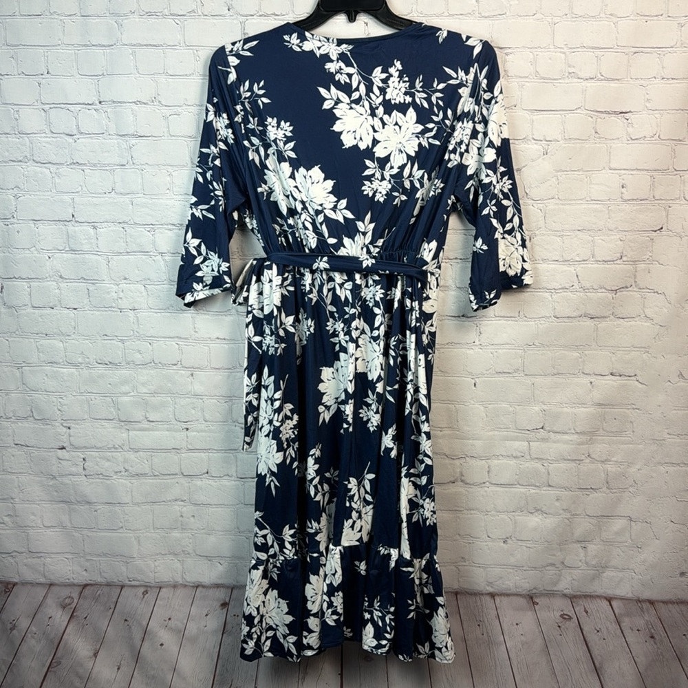 BloomChic Navy and White Floral Midi Wrap Dress Plus Size 1X - Picture 6 of 7